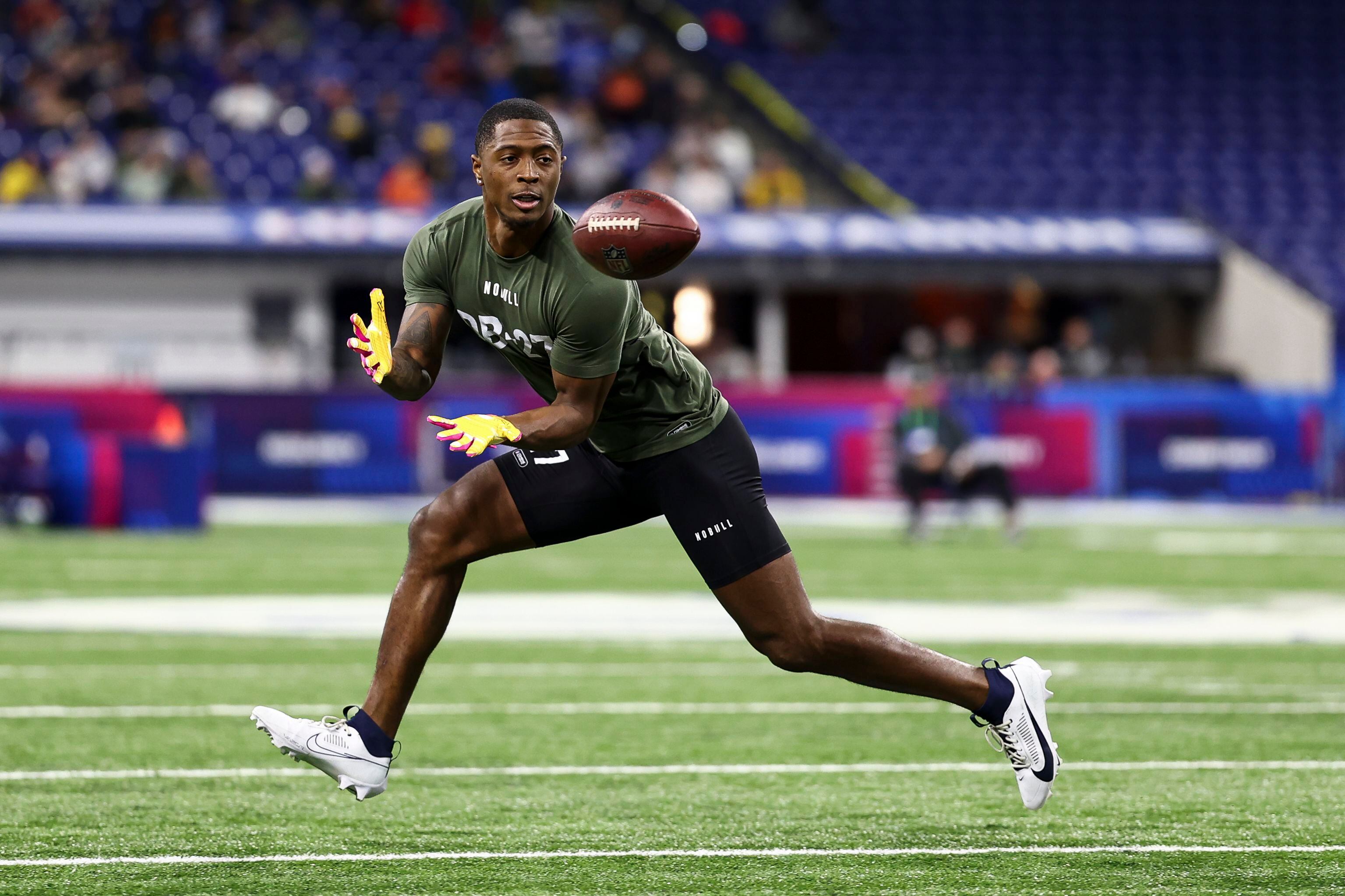 INDIANAPOLIS, INDIANA - MARCH 1: Quinyon Mitchell #DB27 of Toledo participates in a drill during the NFL Combine at the Lucas Oil Stadium on March 1, 2024 in Indianapolis, Indiana. (Photo by Kevin Sabitus/Getty Images)