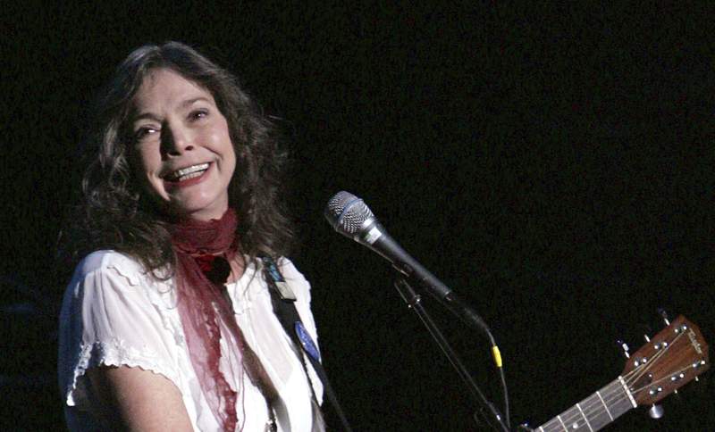 Grammy-winning folk singer-songwriter Nanci Griffith dies