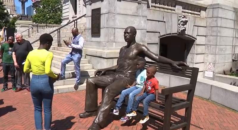 700-pound statue of George Floyd unveiled in Newark