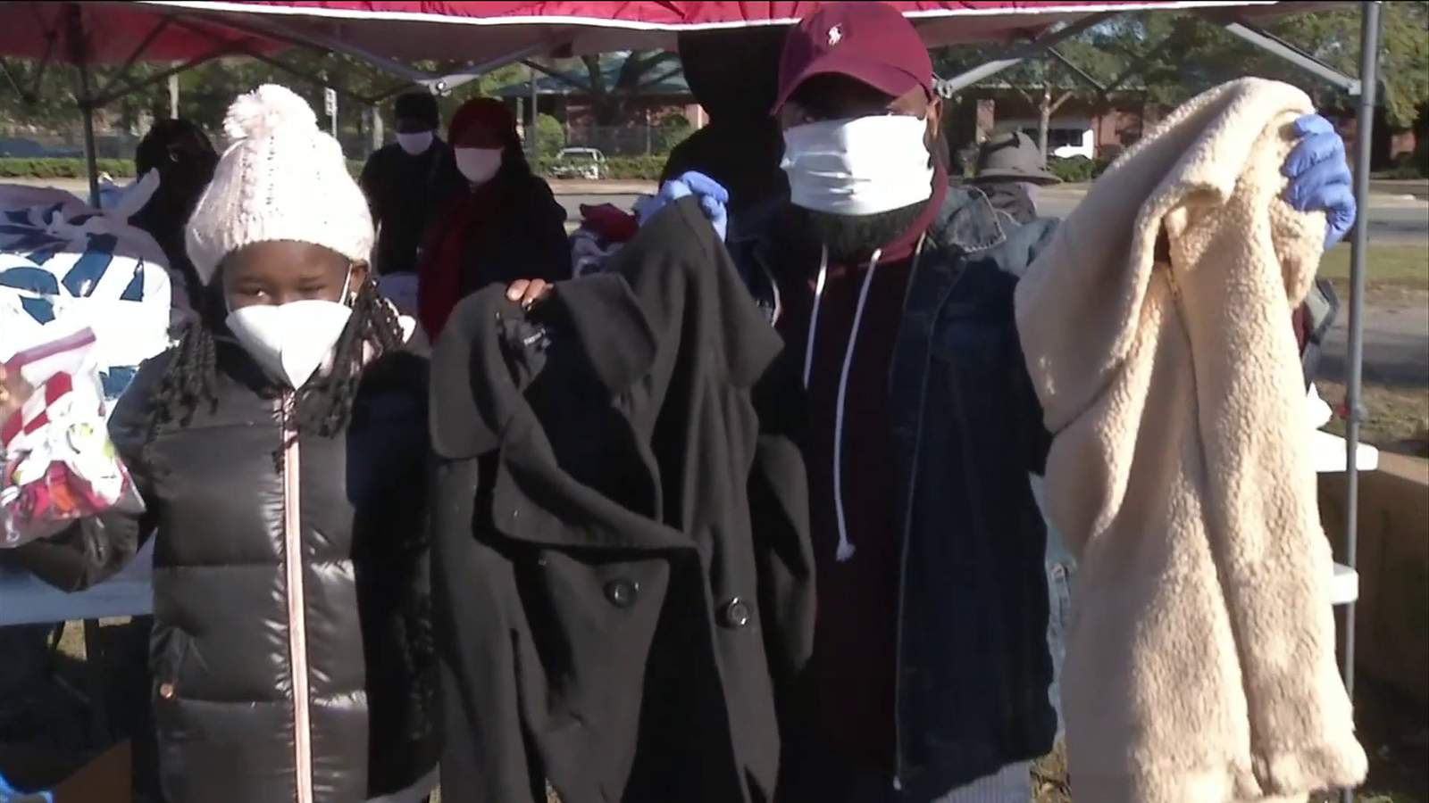 12-year-old girl distributes hundreds of coats and masks in Jacksonville