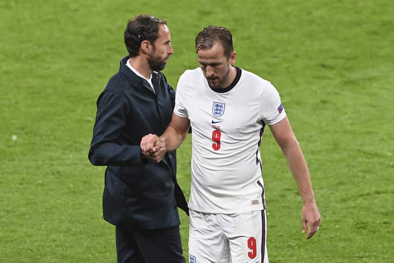 Southgate not replacing misfiring Kane in England attack