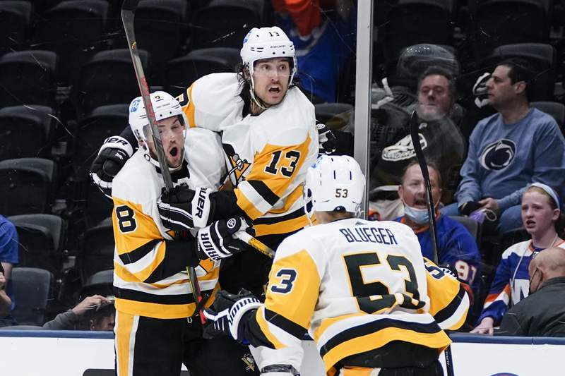 Tanev scores late, Penguins beat Islanders 5-4 in Game 3