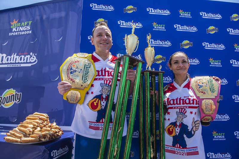 Joey Chestnut sets new record at post-pandemic hot dog race